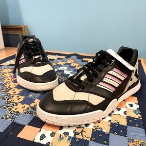 Wmns ADIDAS cow print